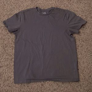 grey t shirt
